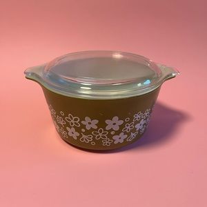 Green Spring Blossom Pyrex with lid - 473 Casserole Dish - 70s Pyrex - 1 Quart